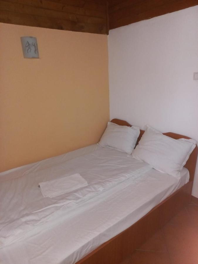 Double Room With Private Bathroom By Osteria Constantino Targoviste Zewnętrze zdjęcie