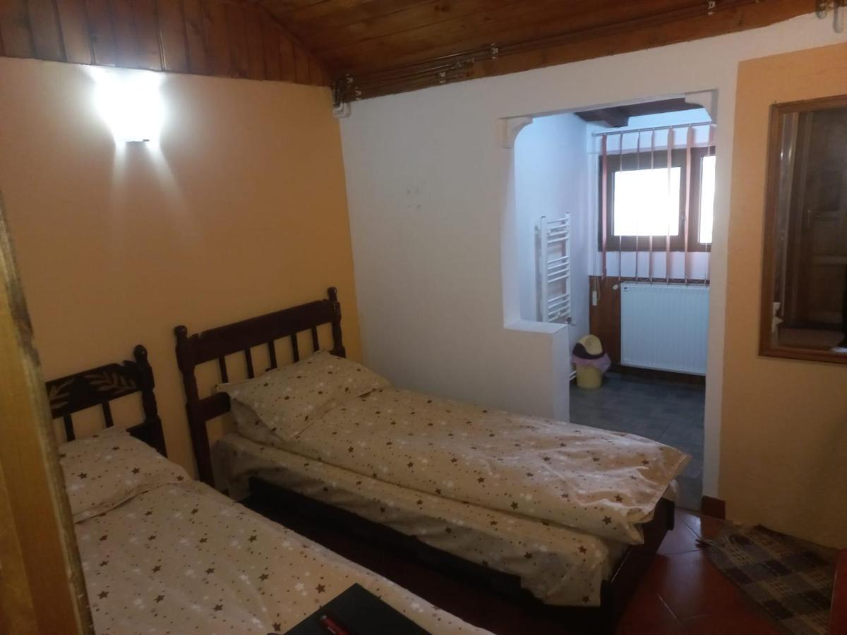 Double Room With Private Bathroom By Osteria Constantino Targoviste Zewnętrze zdjęcie